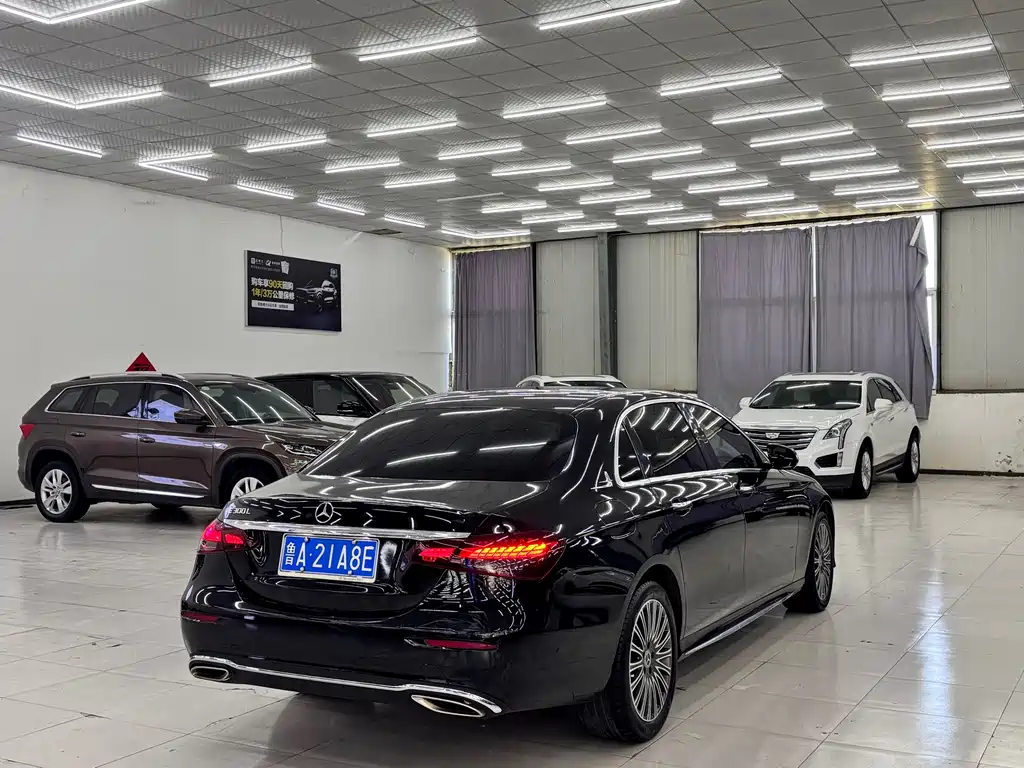Mercedes-Benz E-Class — миниатюра 8