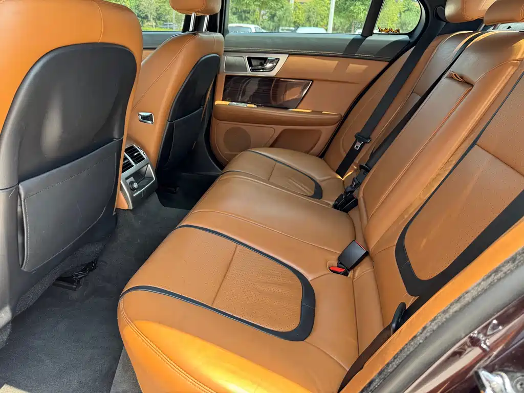 Jaguar XF — миниатюра 10