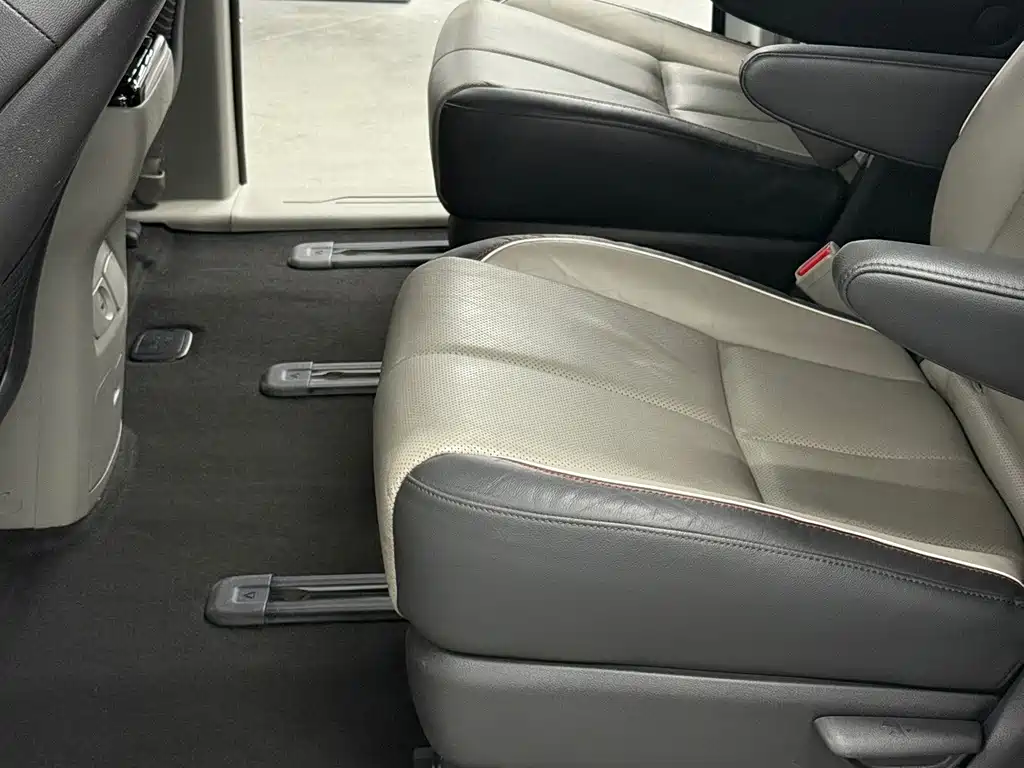 Kia Carnival — миниатюра 12