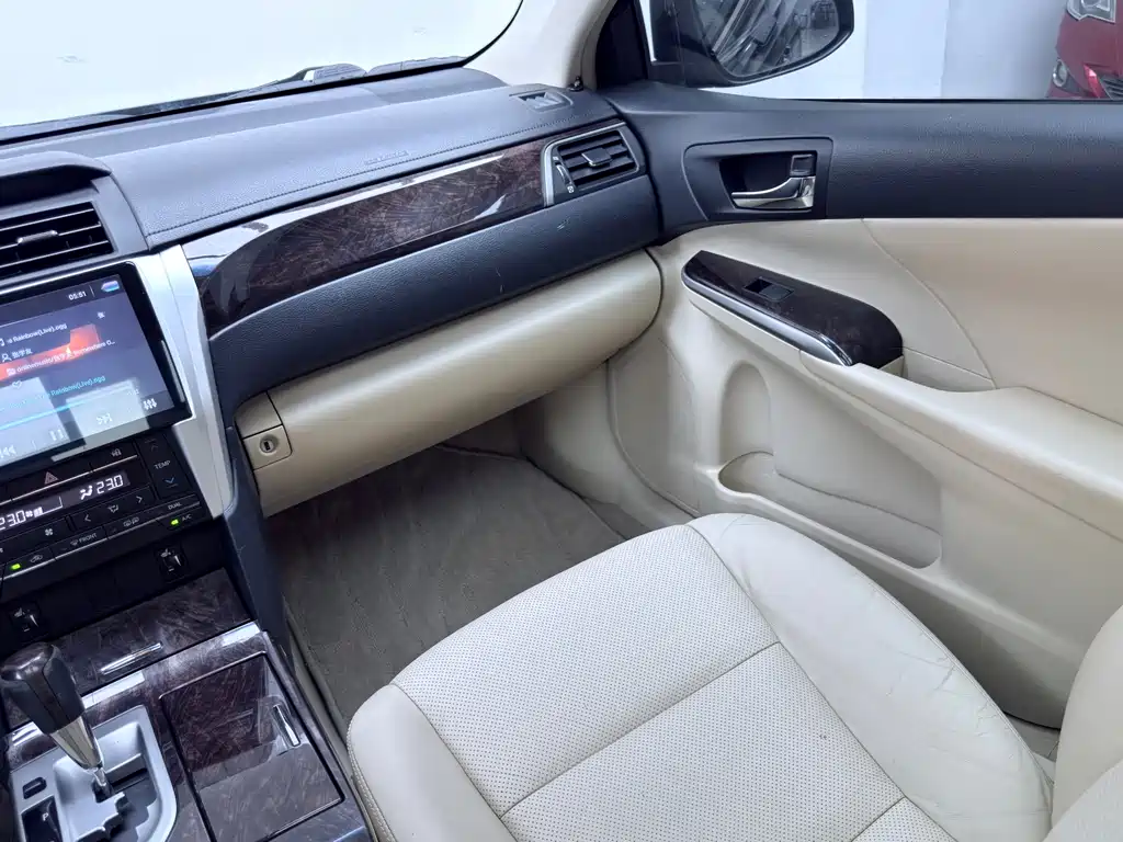 Toyota Camry — миниатюра 8