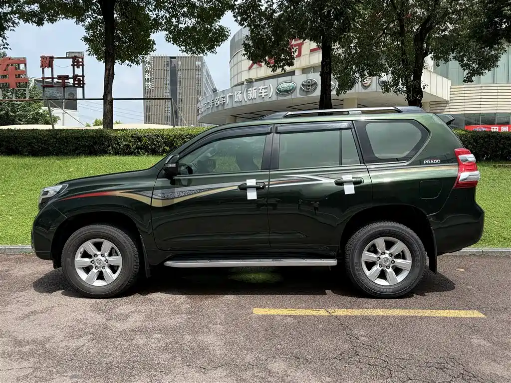 TOYOTA PRADO