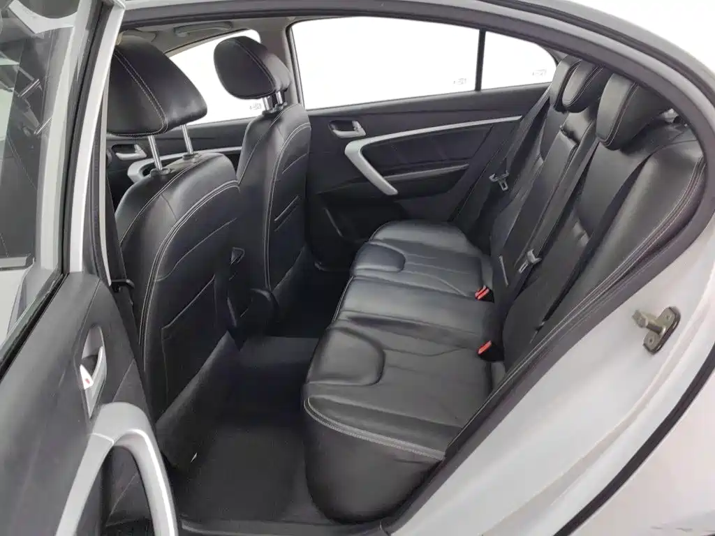 Geely Emgrand — миниатюра 15