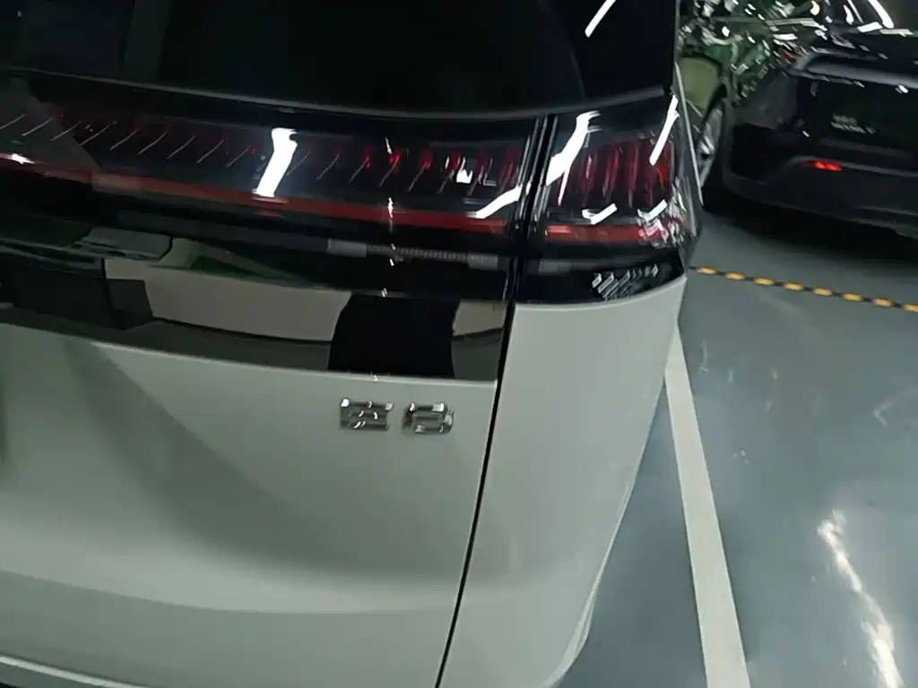 GAC Motor Trumpchi E8 PHEV — миниатюра 8