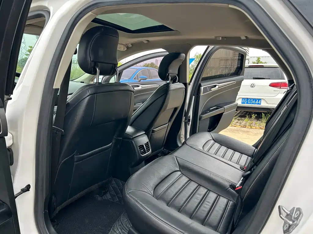 Ford Mondeo — миниатюра 7
