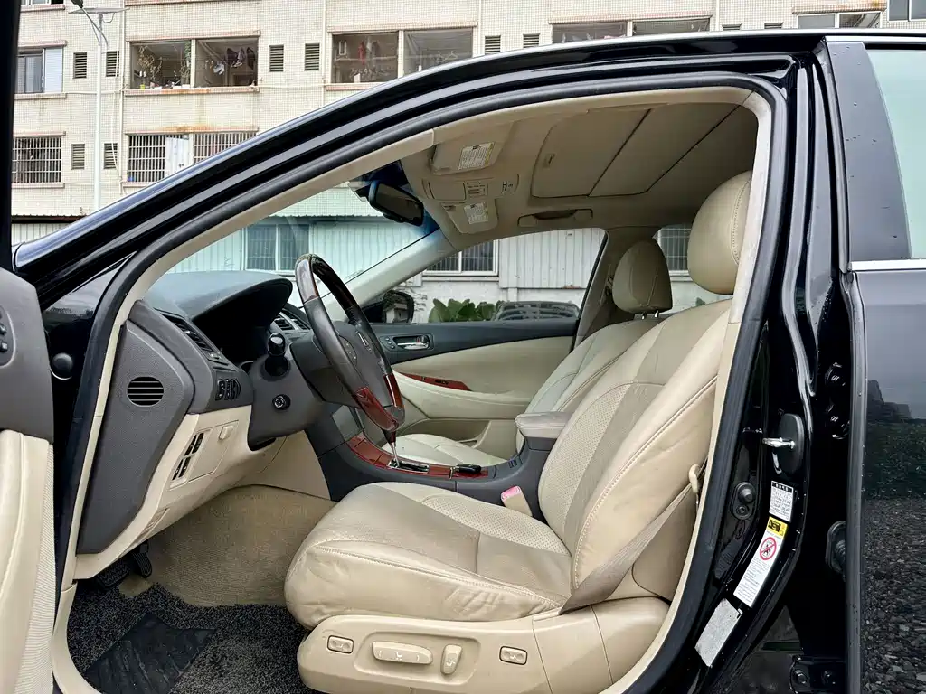 Lexus ES — миниатюра 9