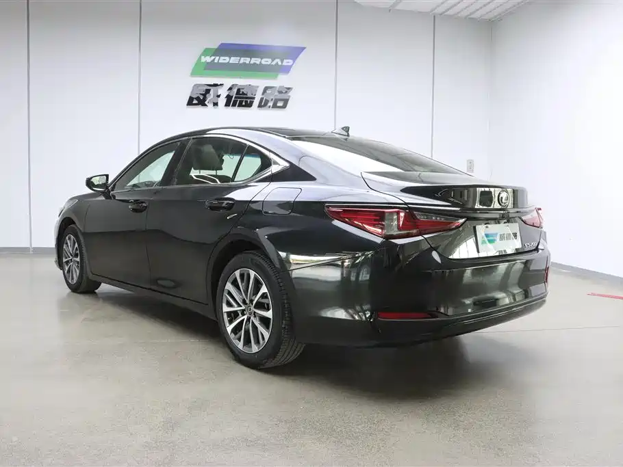 Lexus ES 2022 200
