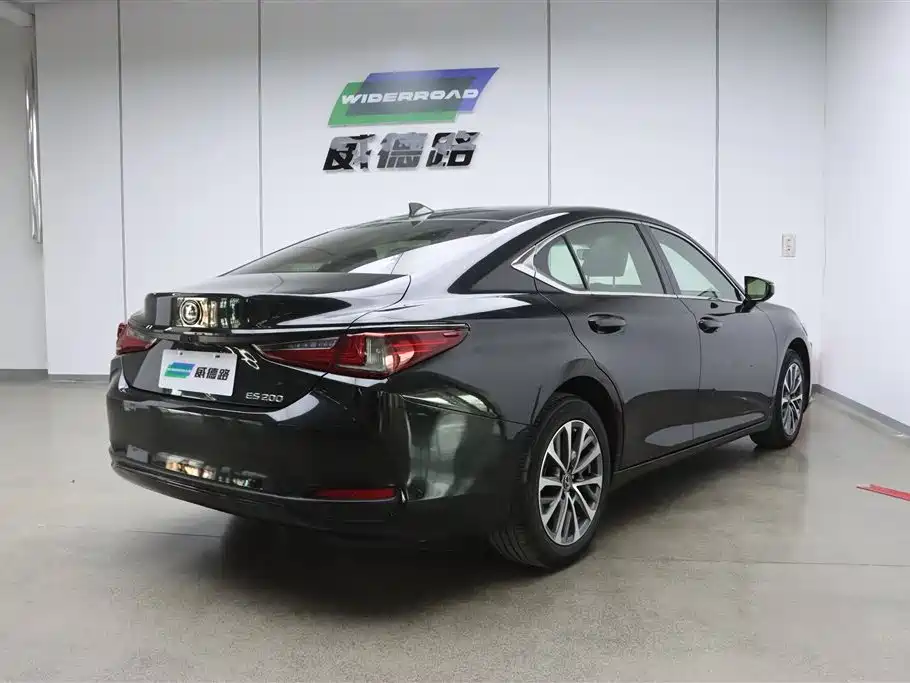 Lexus ES 2022 200