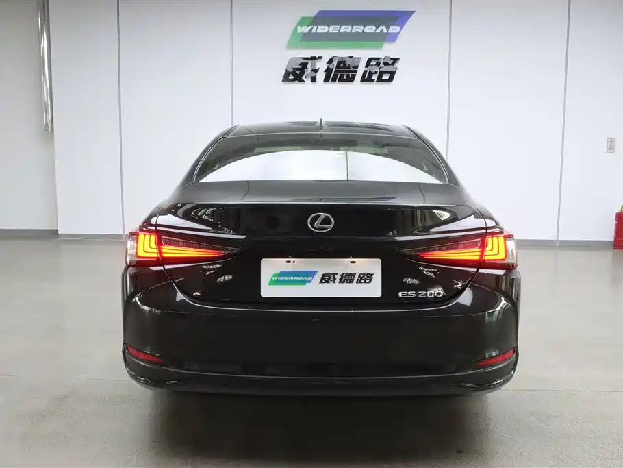 Lexus ES 2022 200