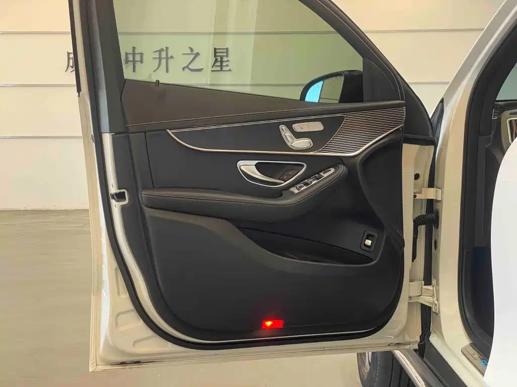 Mercedes-Benz EQC — миниатюра 7
