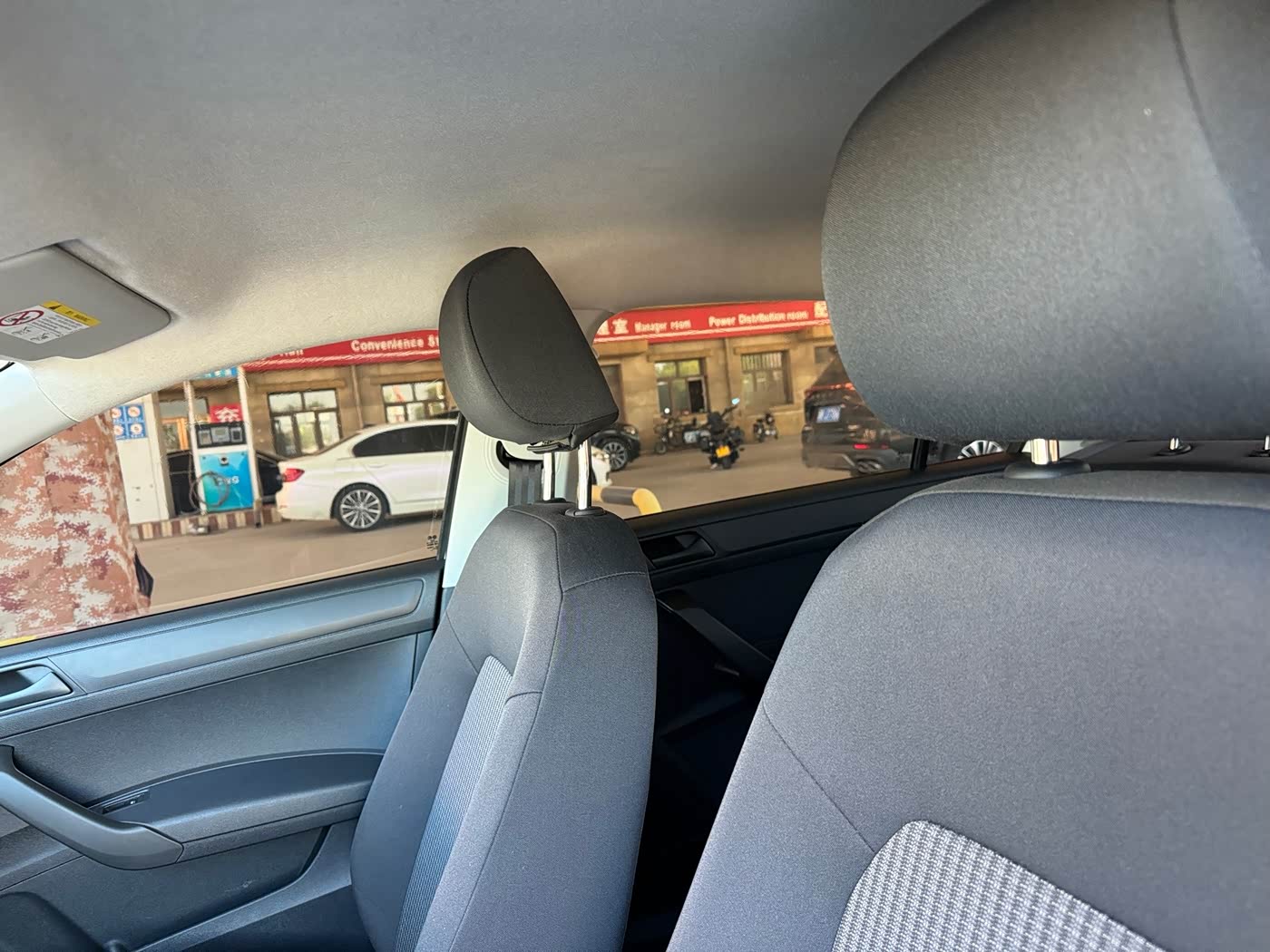 Volkswagen Santana 1.5 л 2021 г. Белый, пробег 35000 км