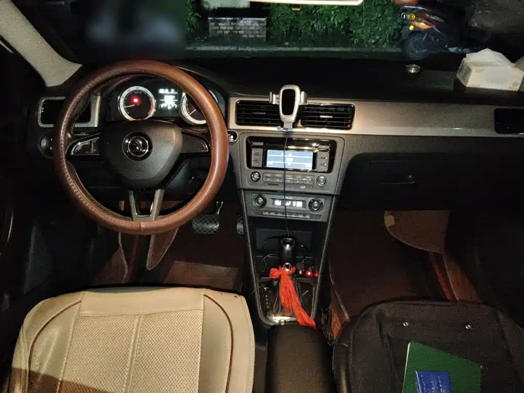 Skoda Rapid — миниатюра 10