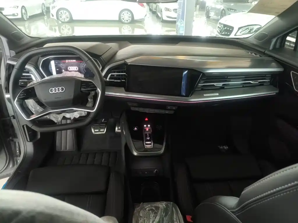 Audi Q4 e-tron — миниатюра 10