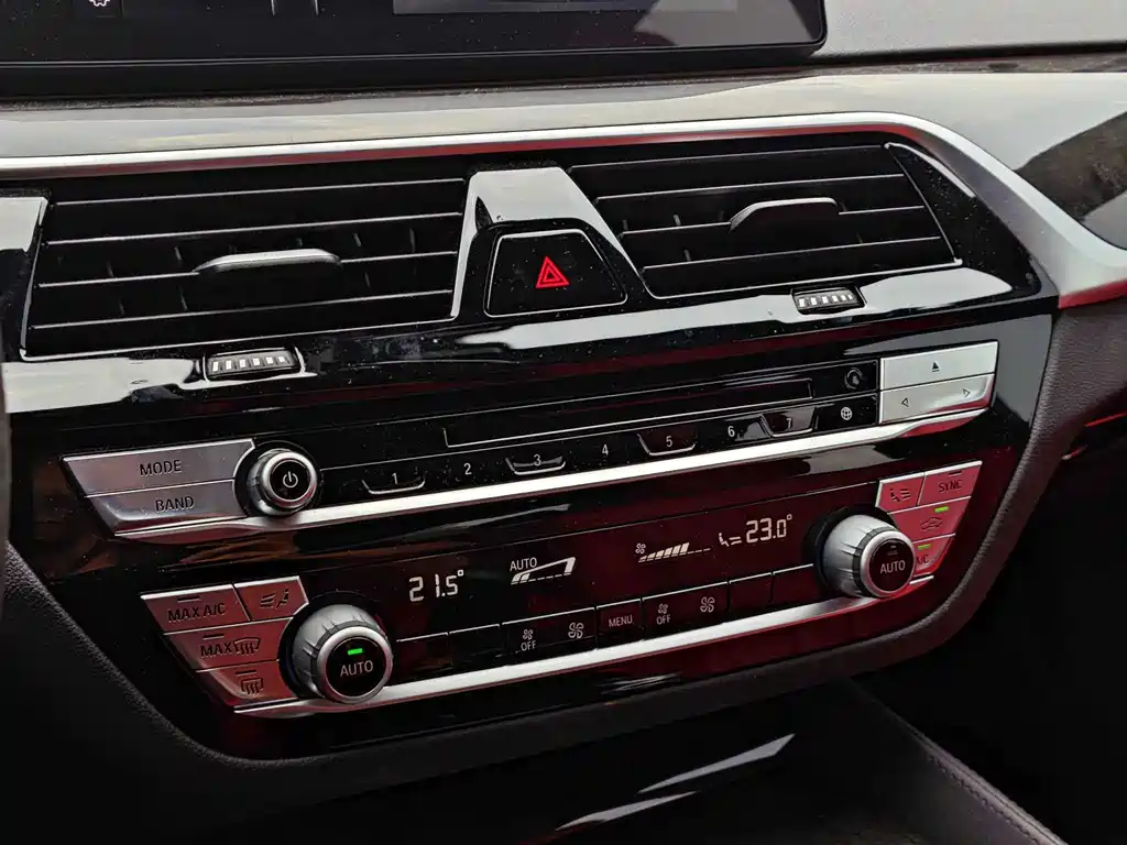 BMW 5 Series — миниатюра 15
