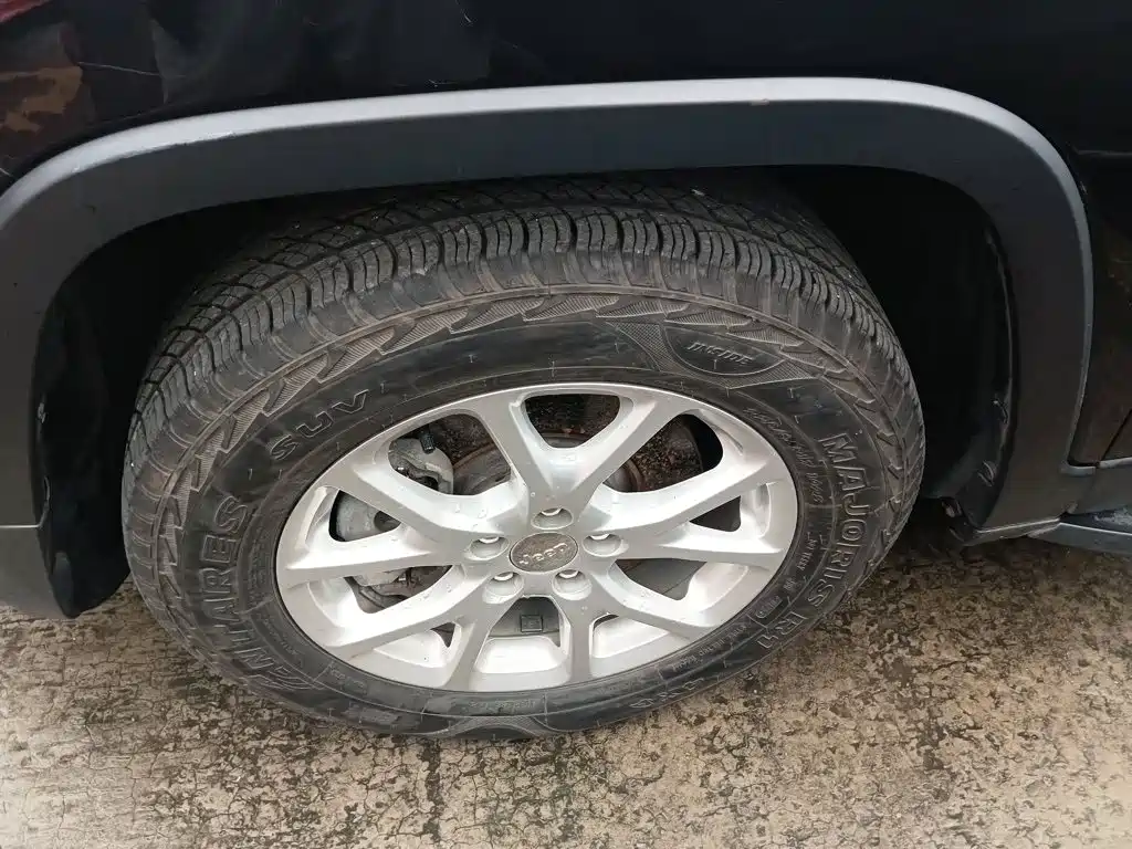 Jeep Cherokee — миниатюра 25