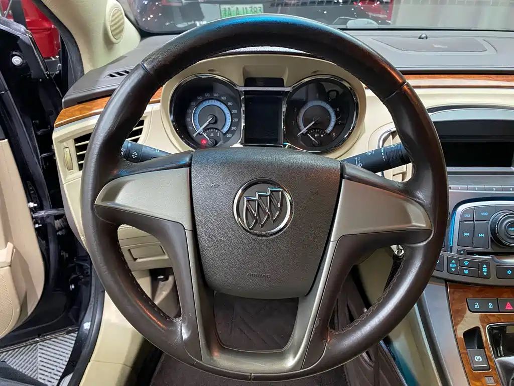Buick LaCrosse — миниатюра 11