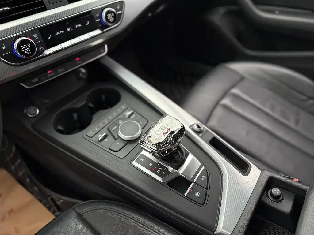Audi A4L 2017 40 TFSI Fashion