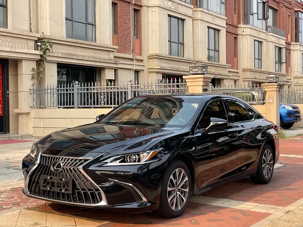 Lexus ES 2023