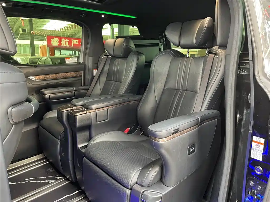 Toyota Vellfire - фото 9