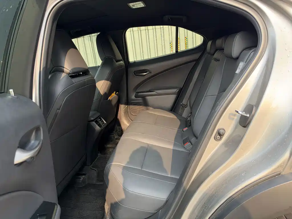 Lexus UX — миниатюра 15