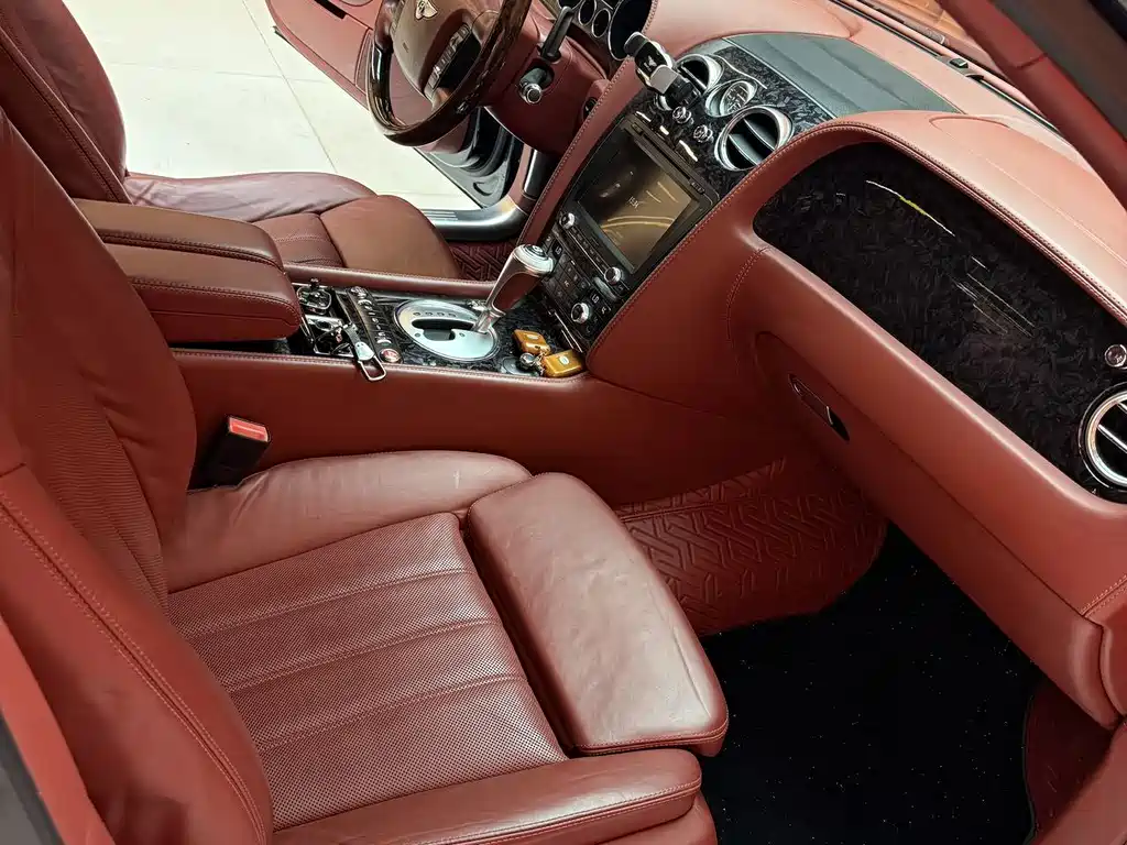 Bentley Flying Spur — миниатюра 7