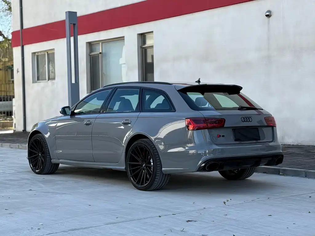 AUDI RS 6