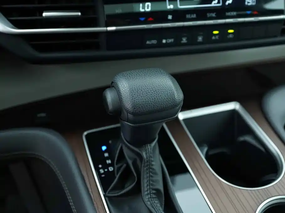 Toyota Sienna — миниатюра 8