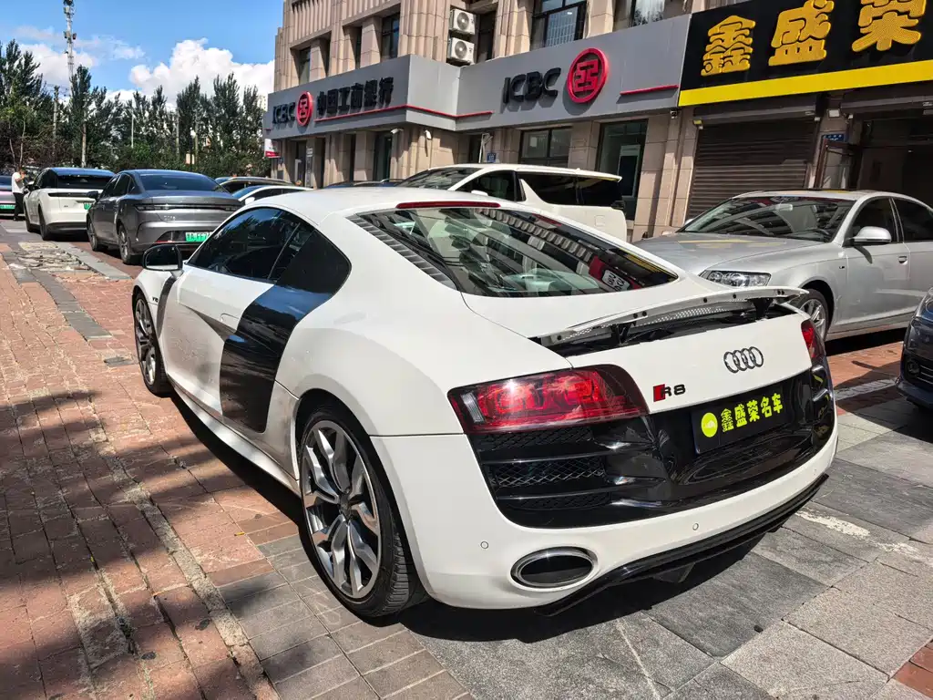 Audi R8 — миниатюра 6