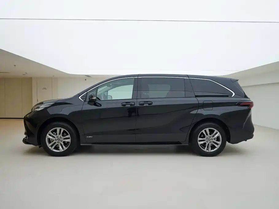 Toyota Sienna — миниатюра 2