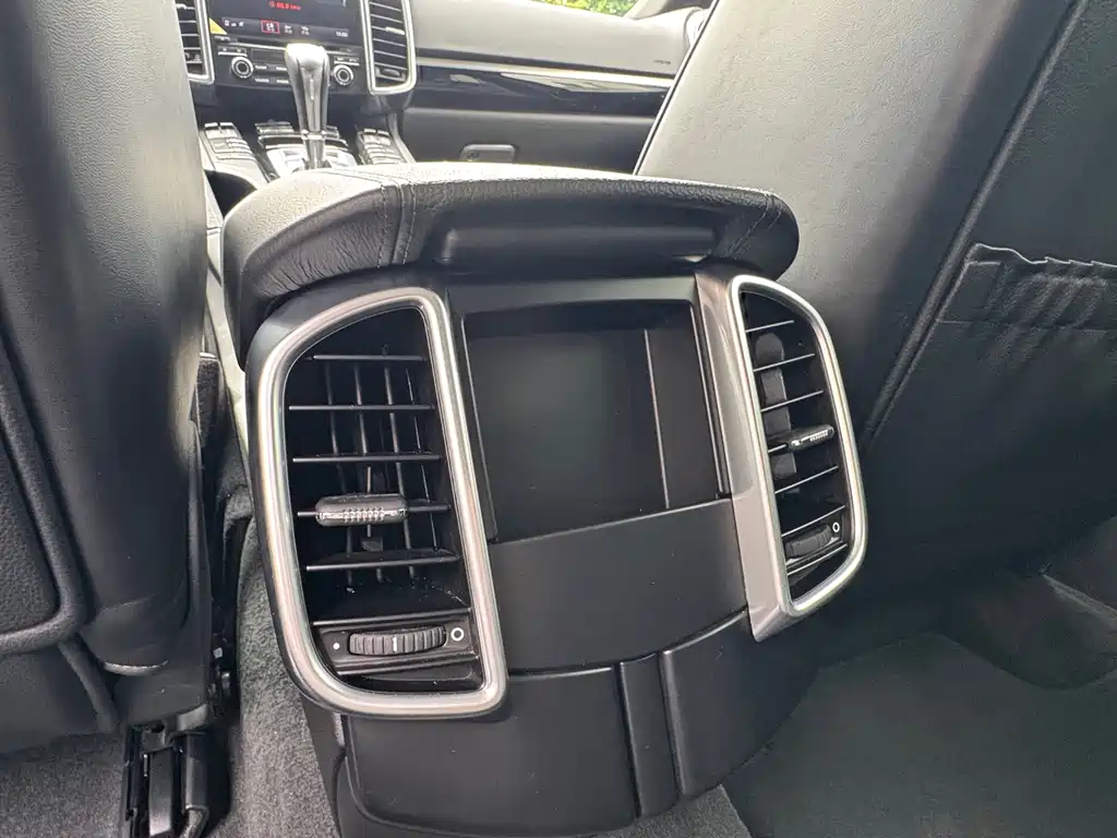 Porsche Cayenne — миниатюра 20