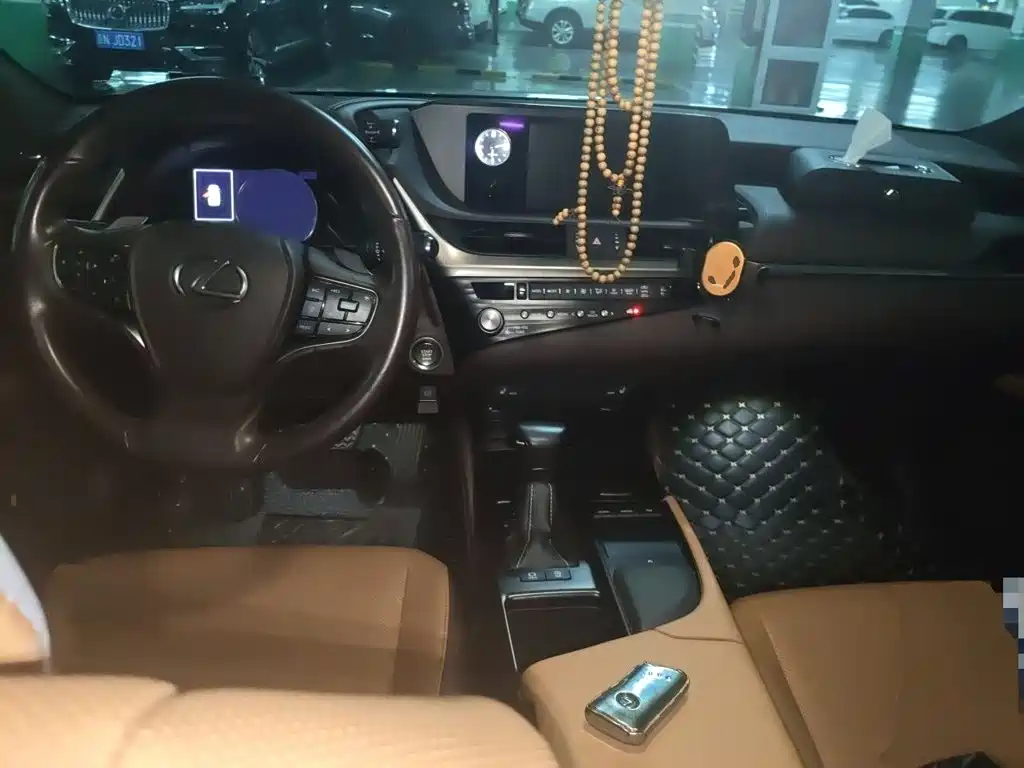 Lexus ES — миниатюра 10