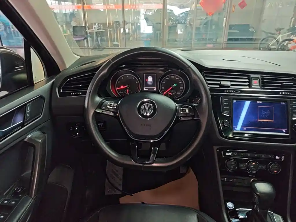 Volkswagen Tiguan L — миниатюра 11