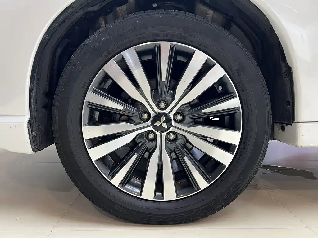Mitsubishi Outlander — миниатюра 13