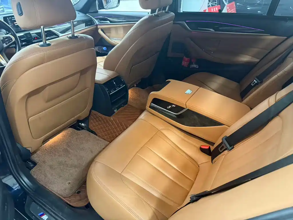 BMW 5 Series — миниатюра 7