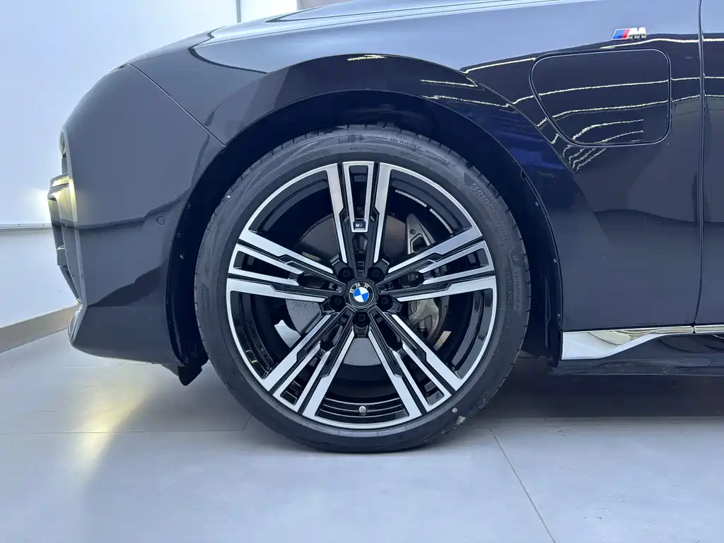 BMW i7 — миниатюра 7