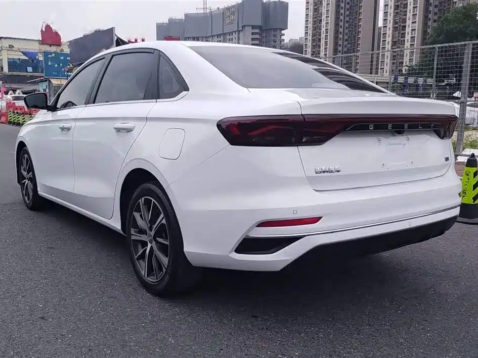 Geely Emgrand — миниатюра 9