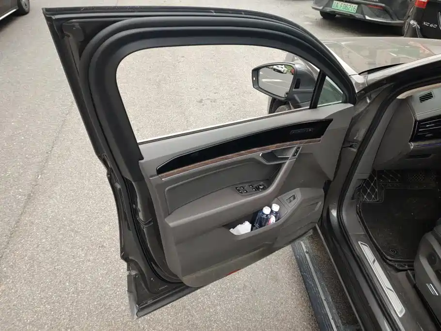 Volkswagen Touareg — миниатюра 7