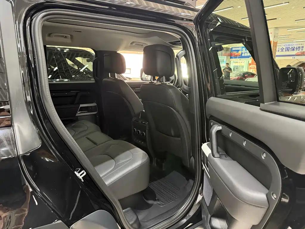 Land Rover Defender — миниатюра 9