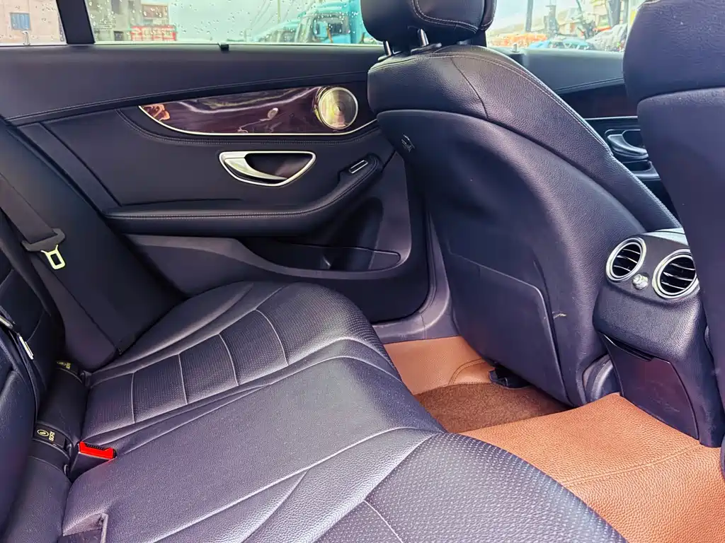 Mercedes-Benz C-Class — миниатюра 12