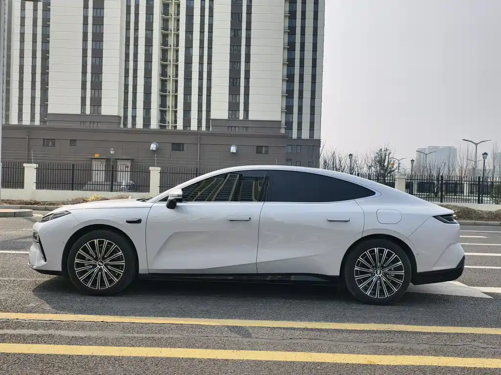 GEELY GALAXY GALAXY SPARKLE 8