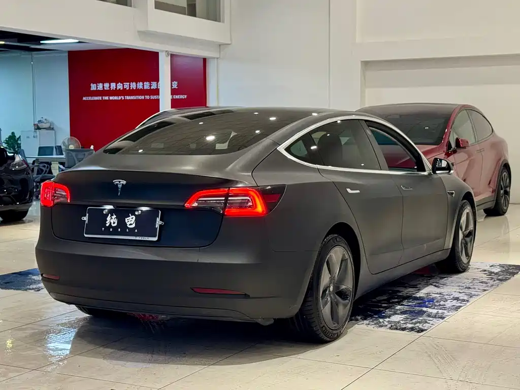 Tesla Model 3 — миниатюра 15