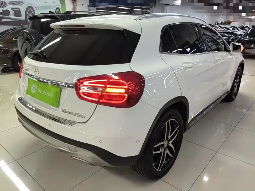 Mercedes-Benz GLA — миниатюра 7