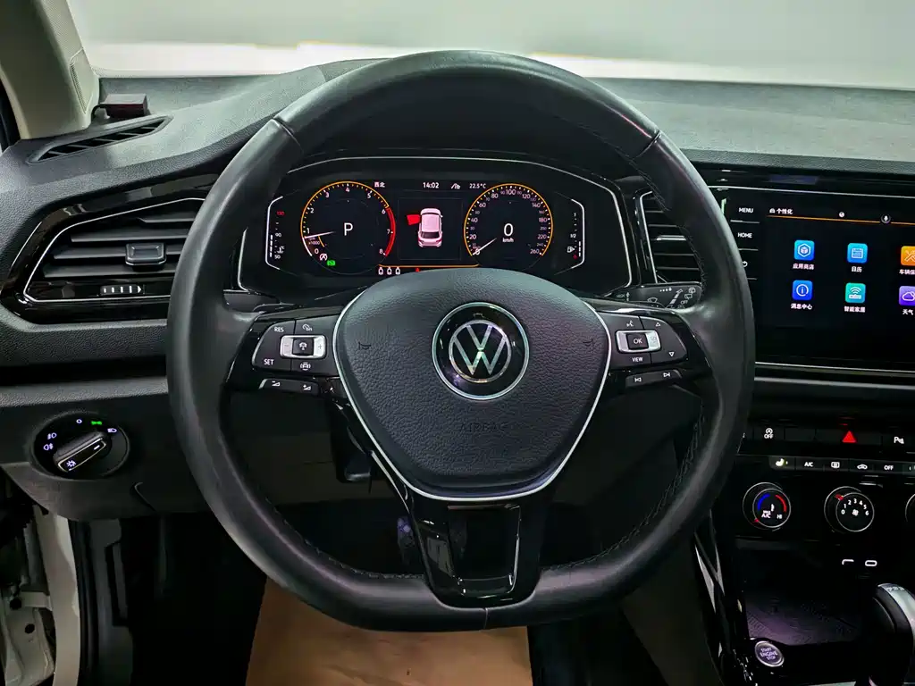 Volkswagen T-Roc — миниатюра 10