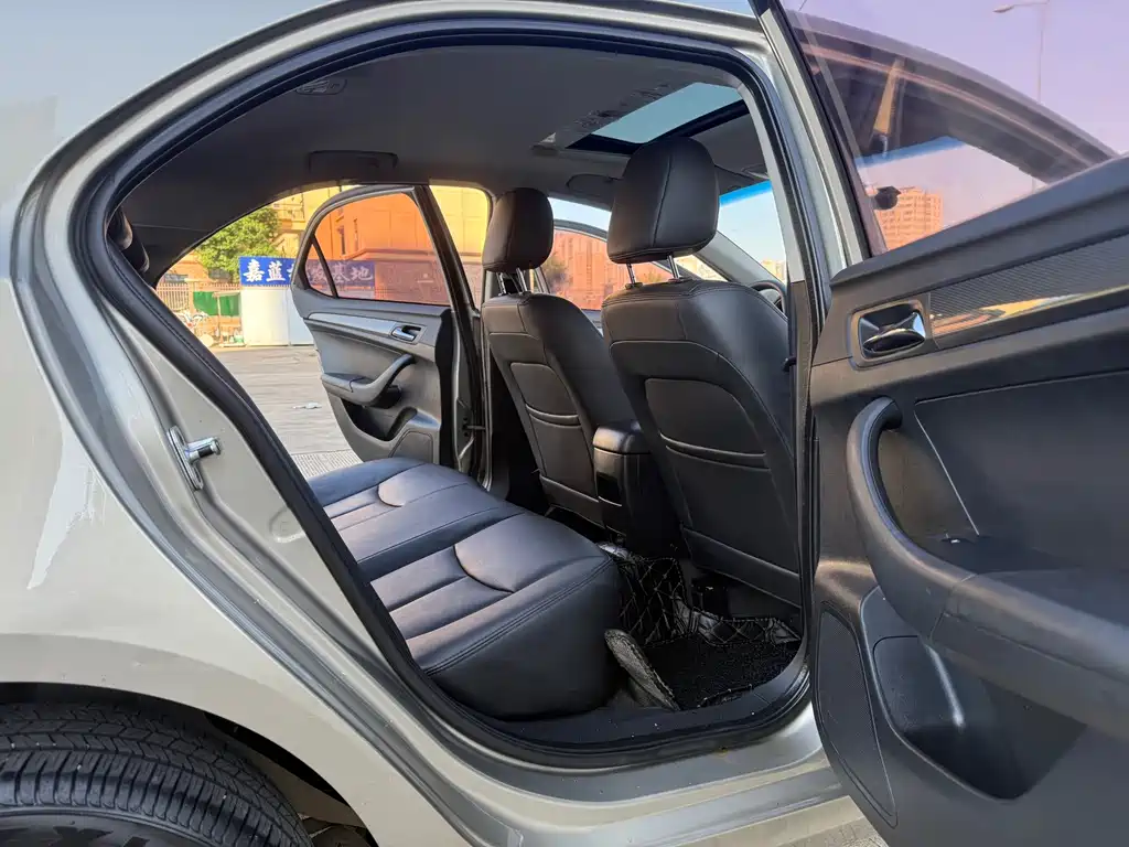 Roewe 360 — миниатюра 13