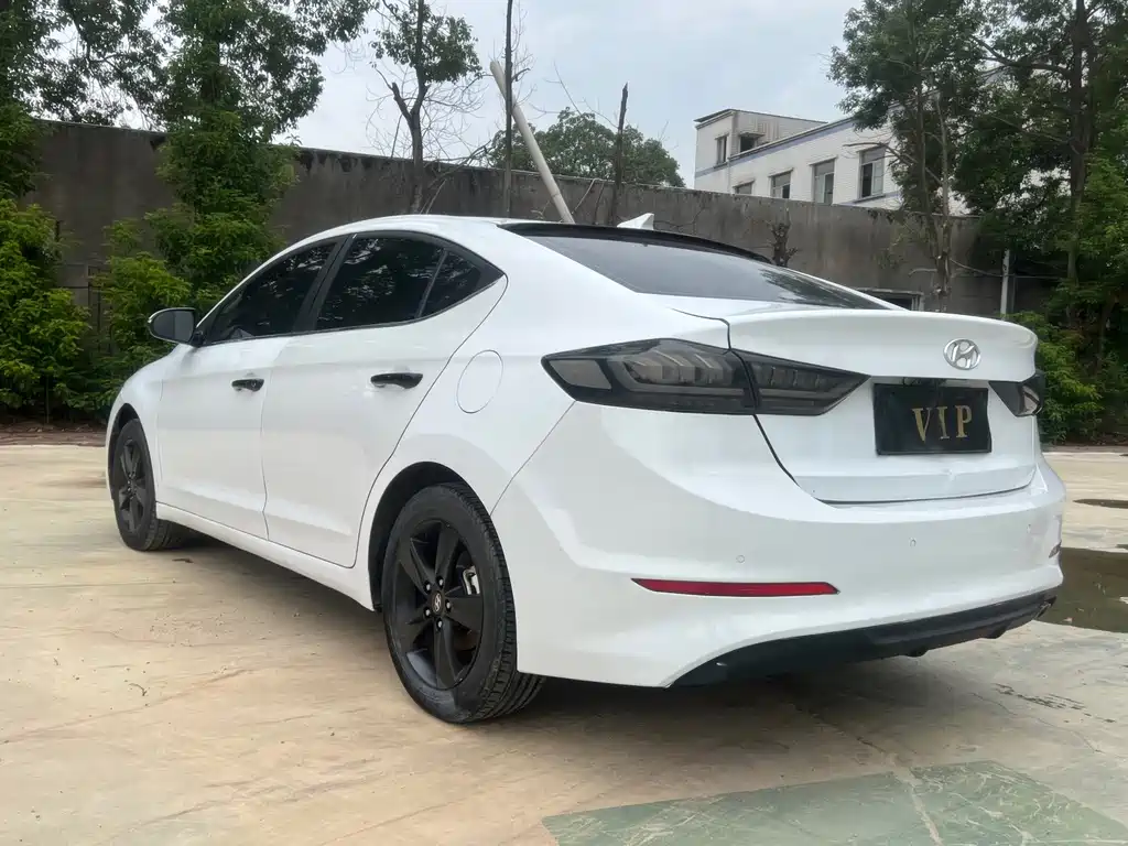 Hyundai Elantra — миниатюра 9