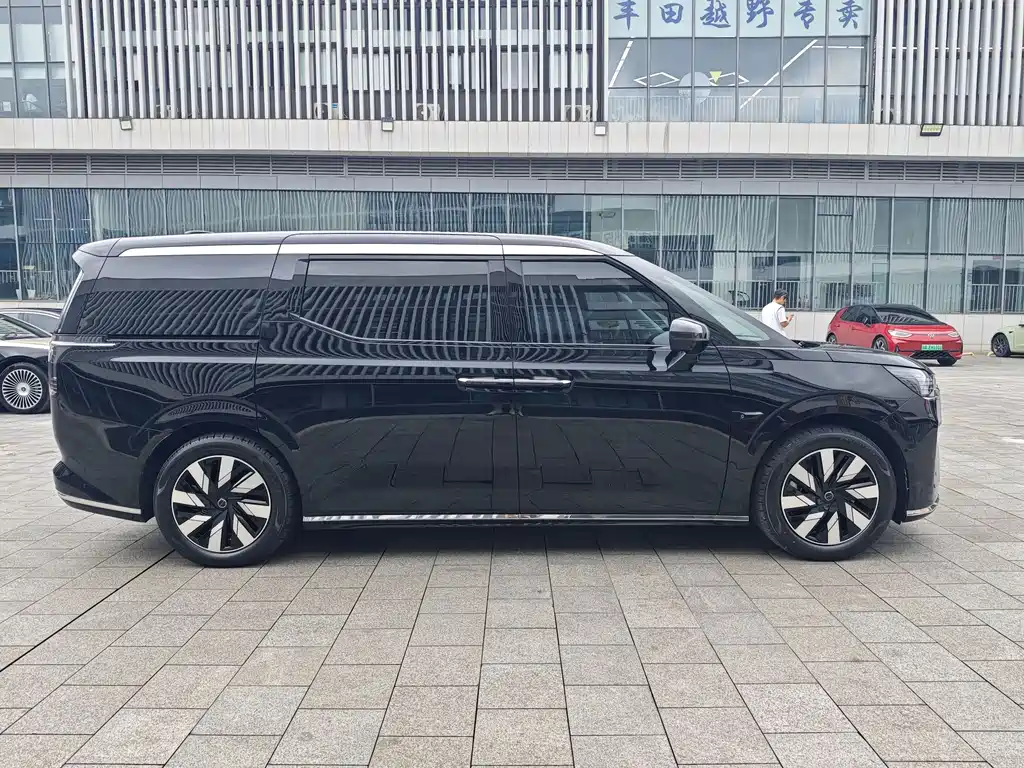 Volvo EM90 — миниатюра 9