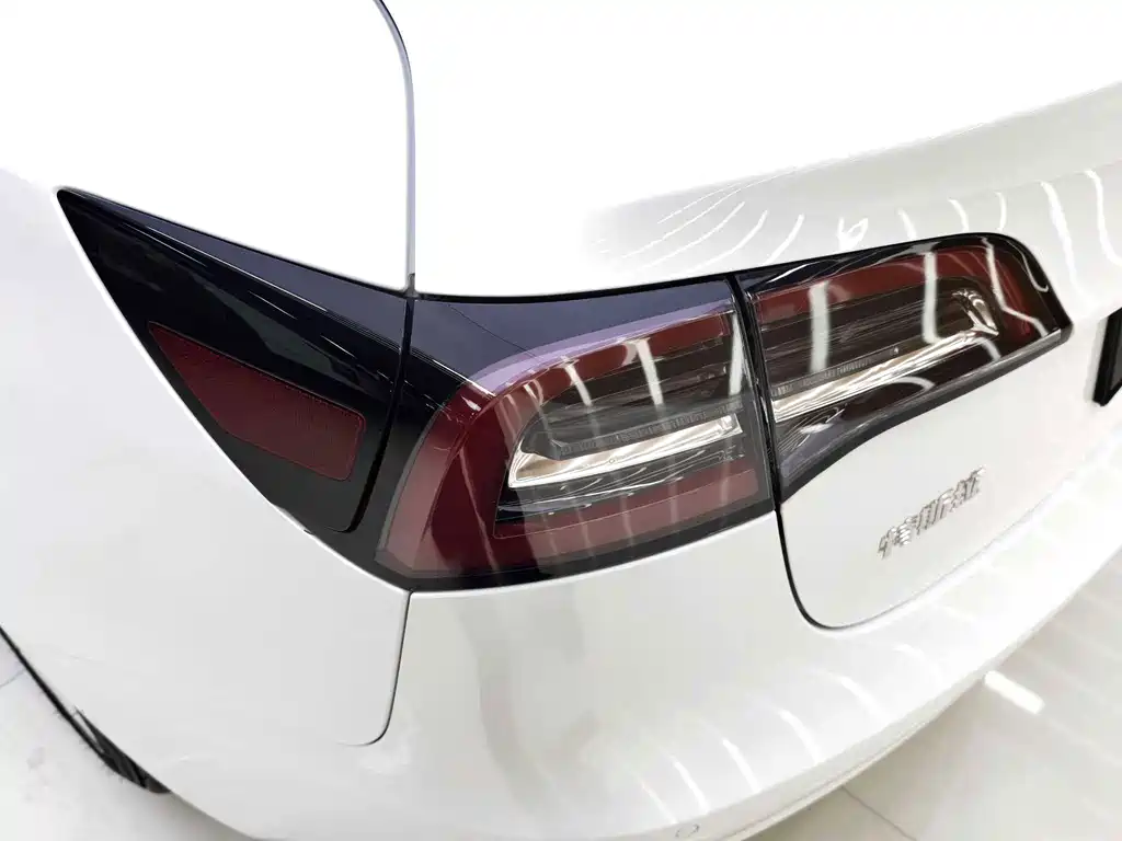 Tesla Model 3 — миниатюра 10