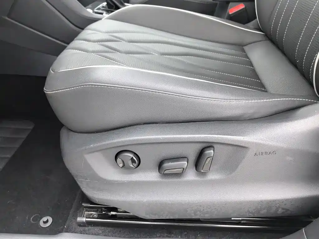 Volkswagen Tiguan L — миниатюра 20