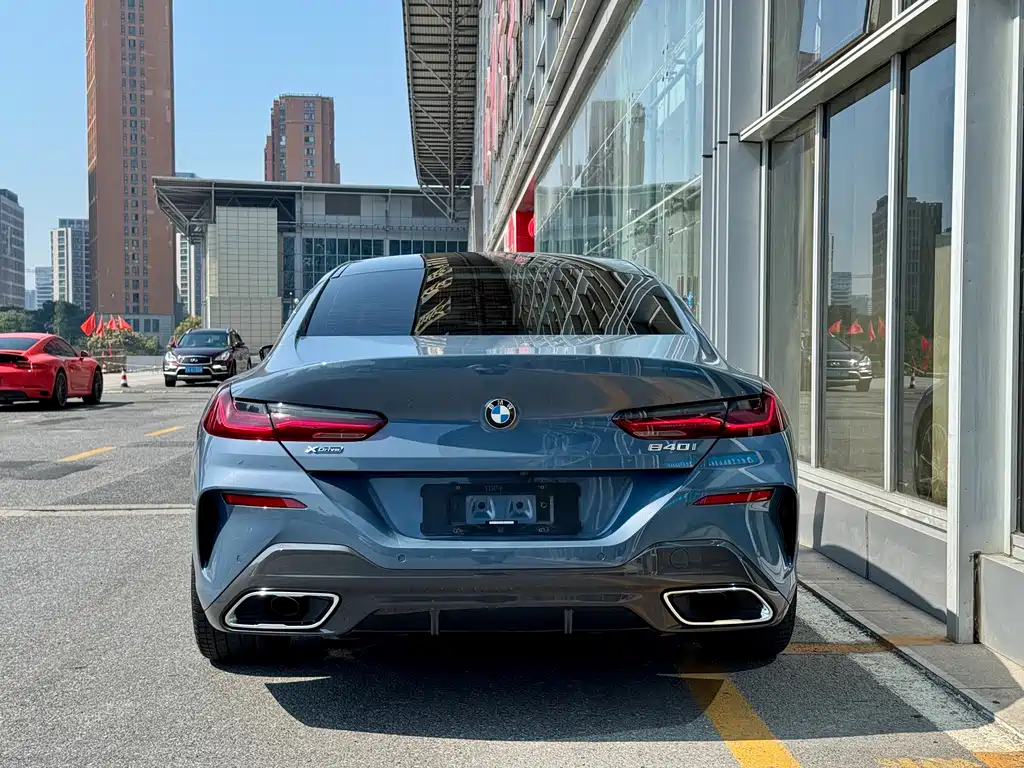 BMW 8 SERIES