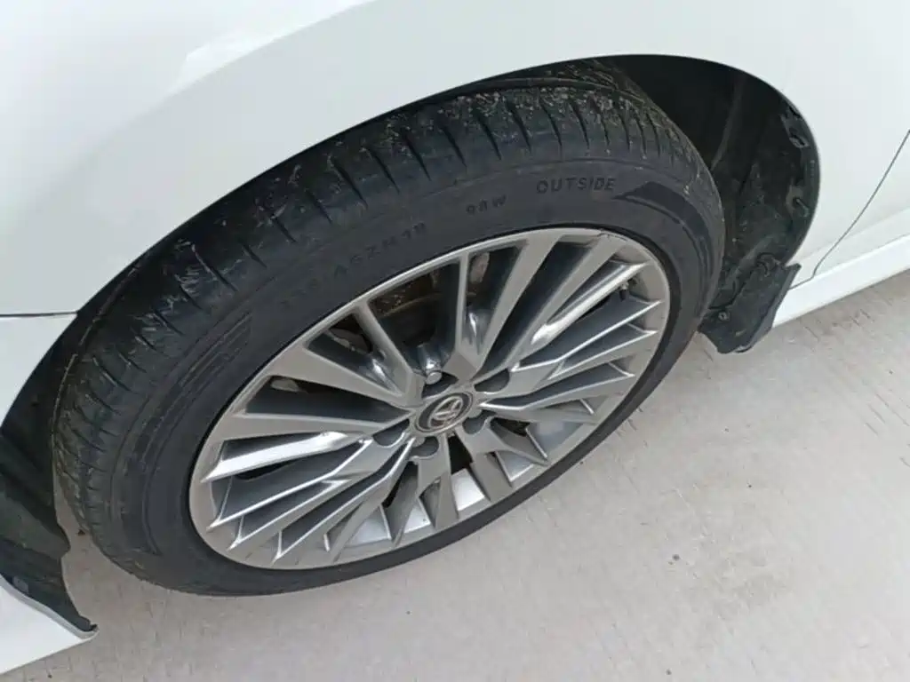 Toyota Camry — миниатюра 23