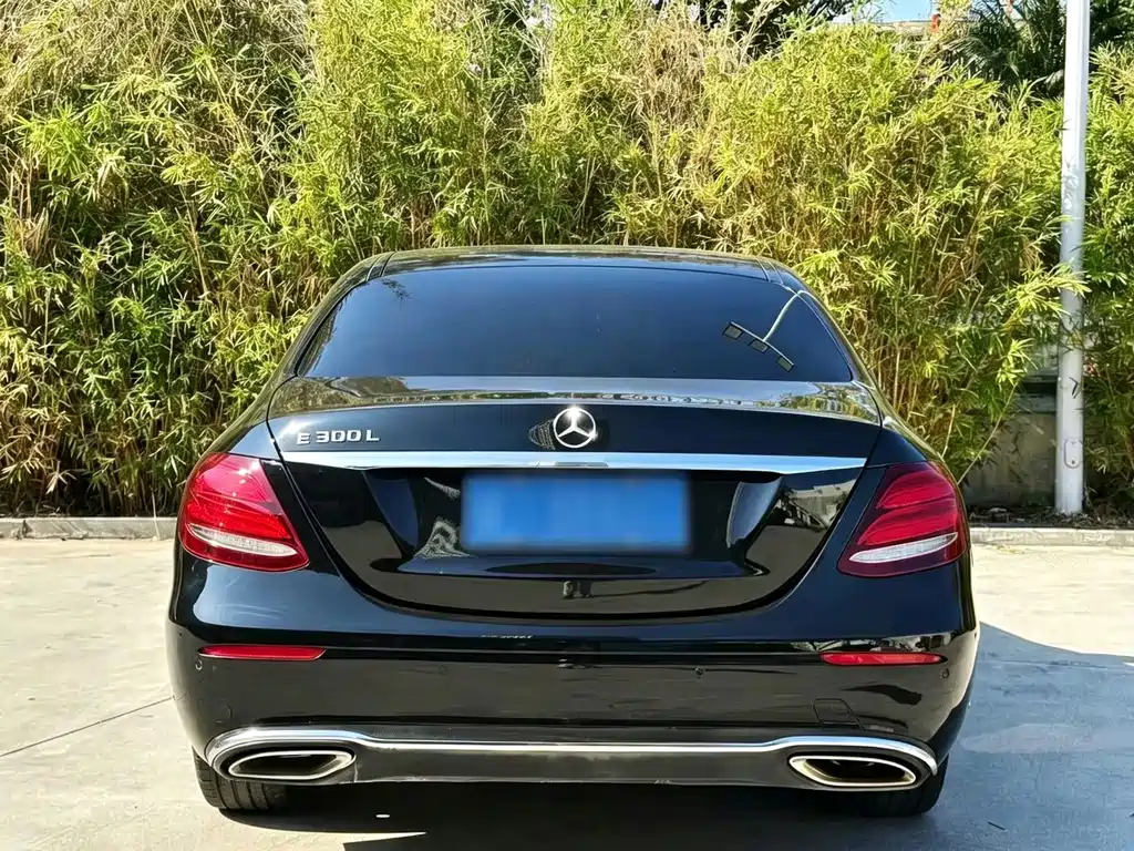 Mercedes-Benz E-Class — миниатюра 4